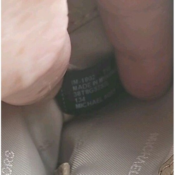 Michael KORS  Cream LARGE Satchel Handbag Used - Picture 14 of 16